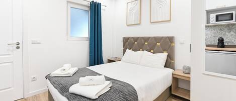 1 bedroom, iron/ironing board, internet, bed sheets