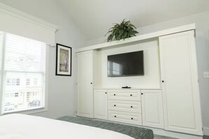 4 bedrooms, iron/ironing board, free WiFi, bed sheets - Upscale Gated Villa w/ Deck Access Near Trails & Family-Friendly Fun | 4 Units (Williamsburg)