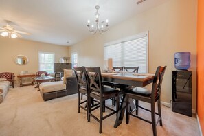 Dining - Spacious family home with multiple bedrooms, full kitchen, porch, and quaint backyard. (Christiansburg)