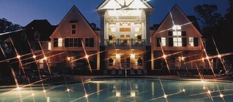 Upscale Gated Retreat w/ Plush Bed & Garden Views Minutes from Jamestown