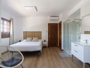 4 Schlafzimmer, Bügeleisen/Bügelbrett, kostenloses WLAN, Bettwäsche