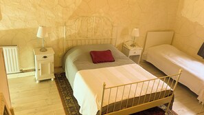 1 bedroom, in-room safe, travel cot, free WiFi