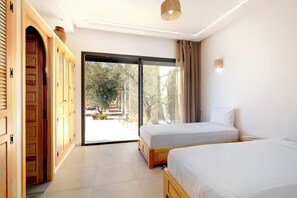 4 habitaciones, tabla de planchar con plancha, wifi y ropa de cama 