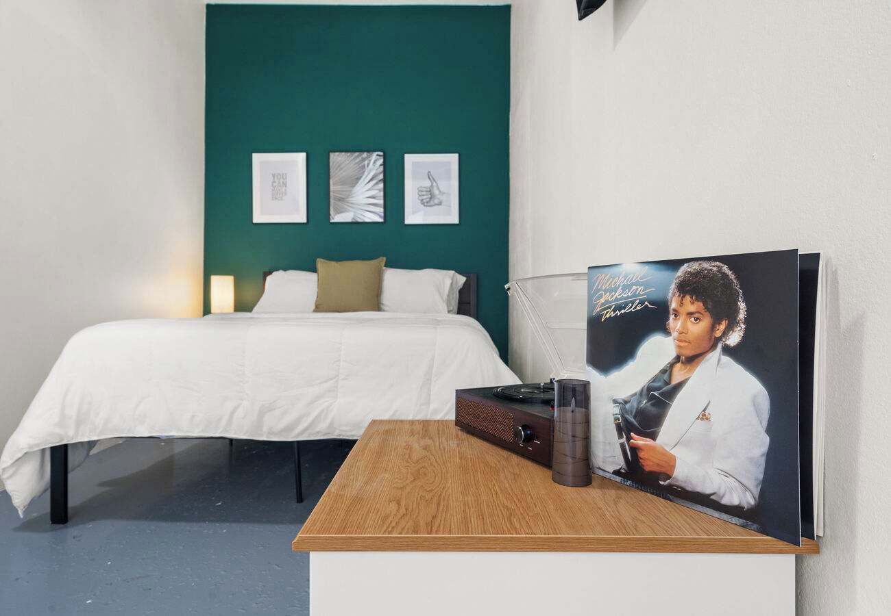 1 soverom, strykejern/-brett, wi-fi (inkludert) og sengetøy