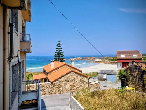 Ideal house to share with family or friends, next to the beach and the mountains.