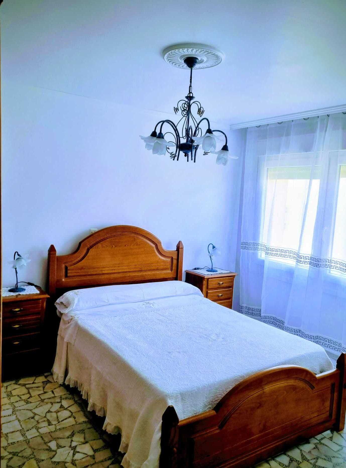 4 bedrooms, iron/ironing board, bed sheets