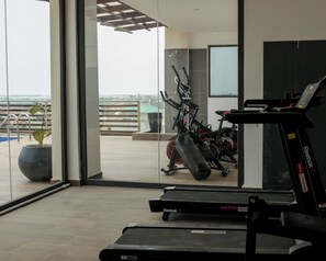 Fitness facility - 2-bedroom corporate apartment in brilliant Accra with AC, fitness room (Accra)