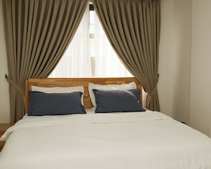 2 bedrooms, iron/ironing board, WiFi, bed sheets