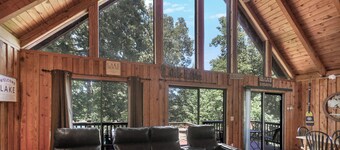 Walhalla Hwy Spacious 4BR home with waterfront access, perfect for 8 guests.