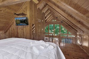 4 bedrooms, iron/ironing board, internet, bed sheets