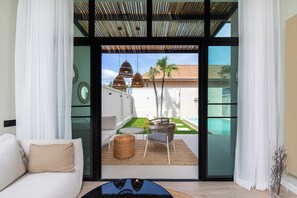 Villa de diseñador, 2 habitaciones, vista a la alberca | Vista desde la habitación