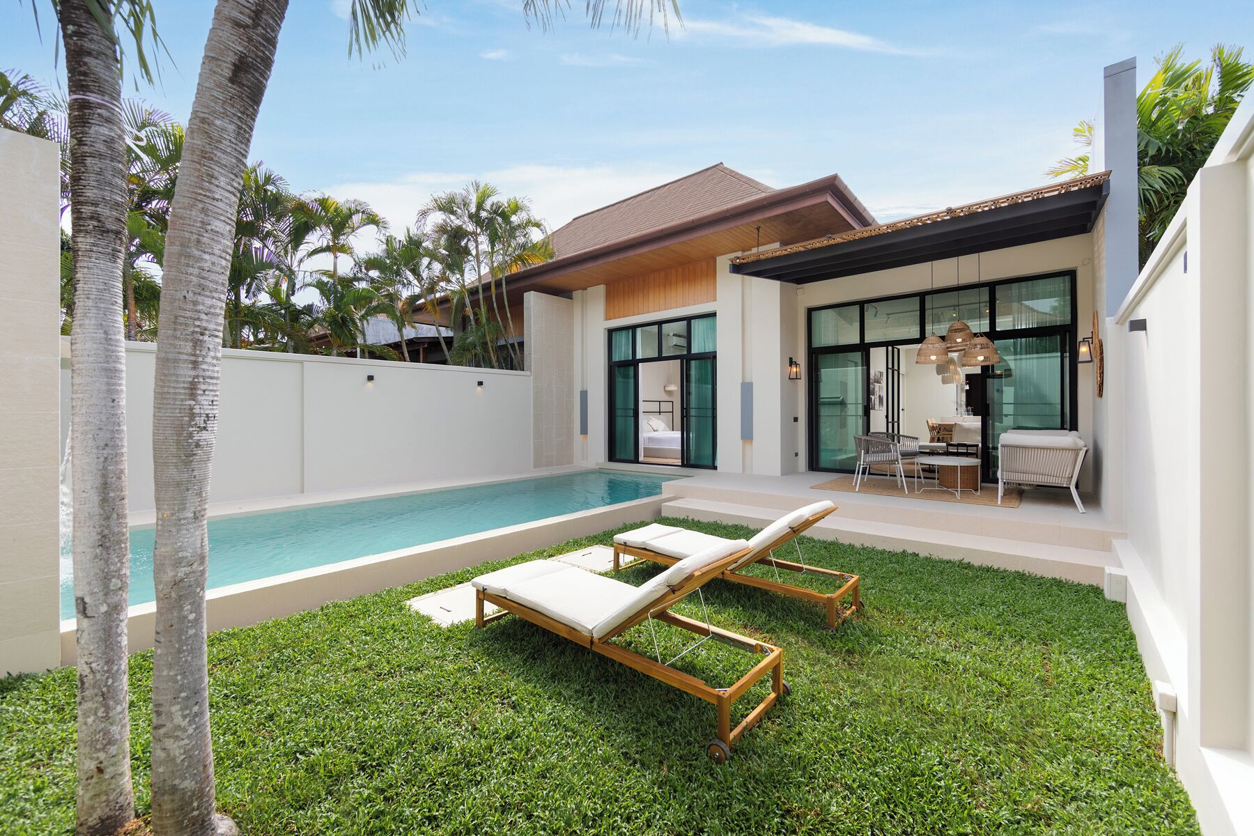 Caja de seguridad en la habitación y espacio para trabajar con laptop 