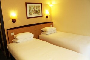 双床房 | 办公桌、熨斗/熨板、免费 WiFi、床单