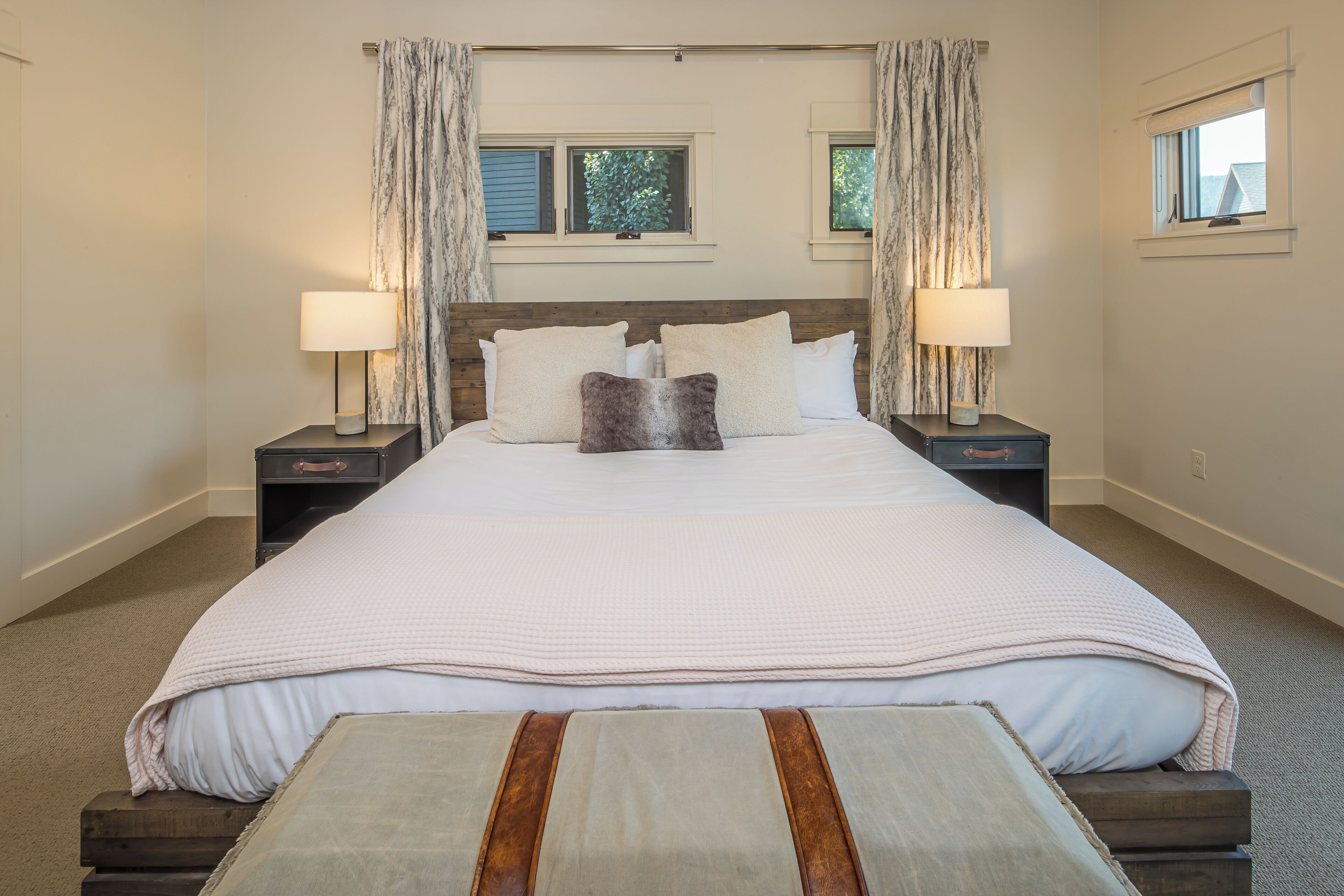 3 bedrooms, desk, iron/ironing board, free WiFi