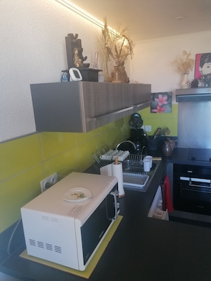 Fridge, microwave, oven, stovetop - Air-conditioned apartment with splendid panoramic view - COUDALERE pedestrian village (barcares)