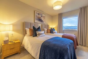 Unclassified image, 2 of 21, button