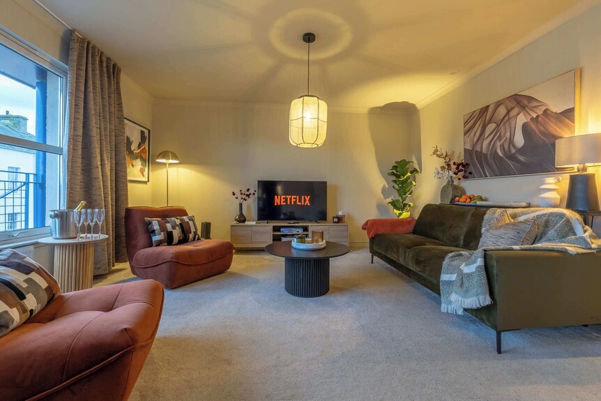 Stylish 2-br Apt | Parking & Wi-fi | Sleeps 4 - Inverness