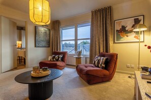 Unclassified image, 5 of 21, button