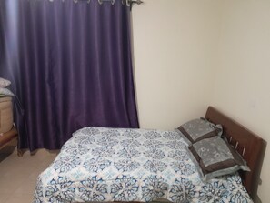 4 bedrooms, iron/ironing board, Internet