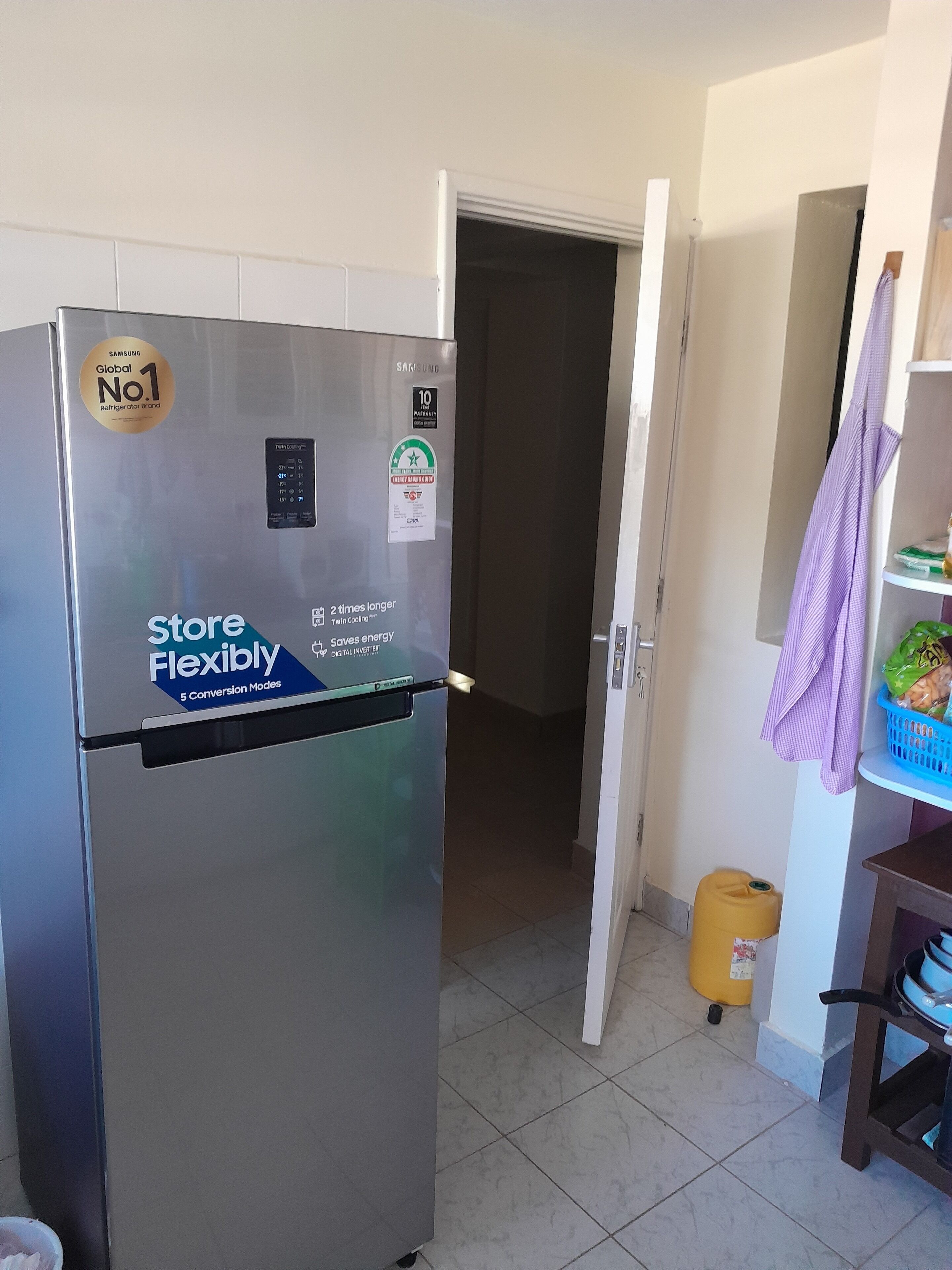 A stainless steel Samsung refrigerator with a 'Store Flexibly' label, a '10 year warranty', and '5 conversion modes'.
