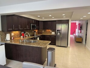 Fridge, oven, stovetop, dishwasher