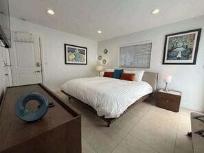 2 bedrooms, iron/ironing board, travel crib, WiFi - Welcome to Your Fort Lauderdale Retreat 2bed 2bath (Fort Lauderdale)