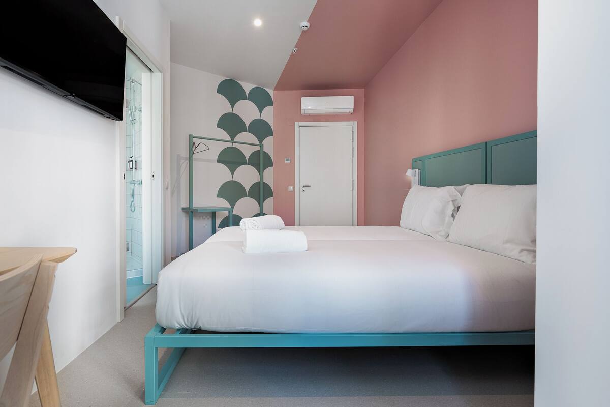 Kamar Double atau Twin Comfort, pemandangan kota | Tirai kedap cahaya dan Wi-Fi gratis
