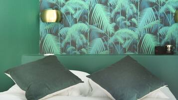 2 bedrooms, laptop workspace, iron/ironing board, bed sheets