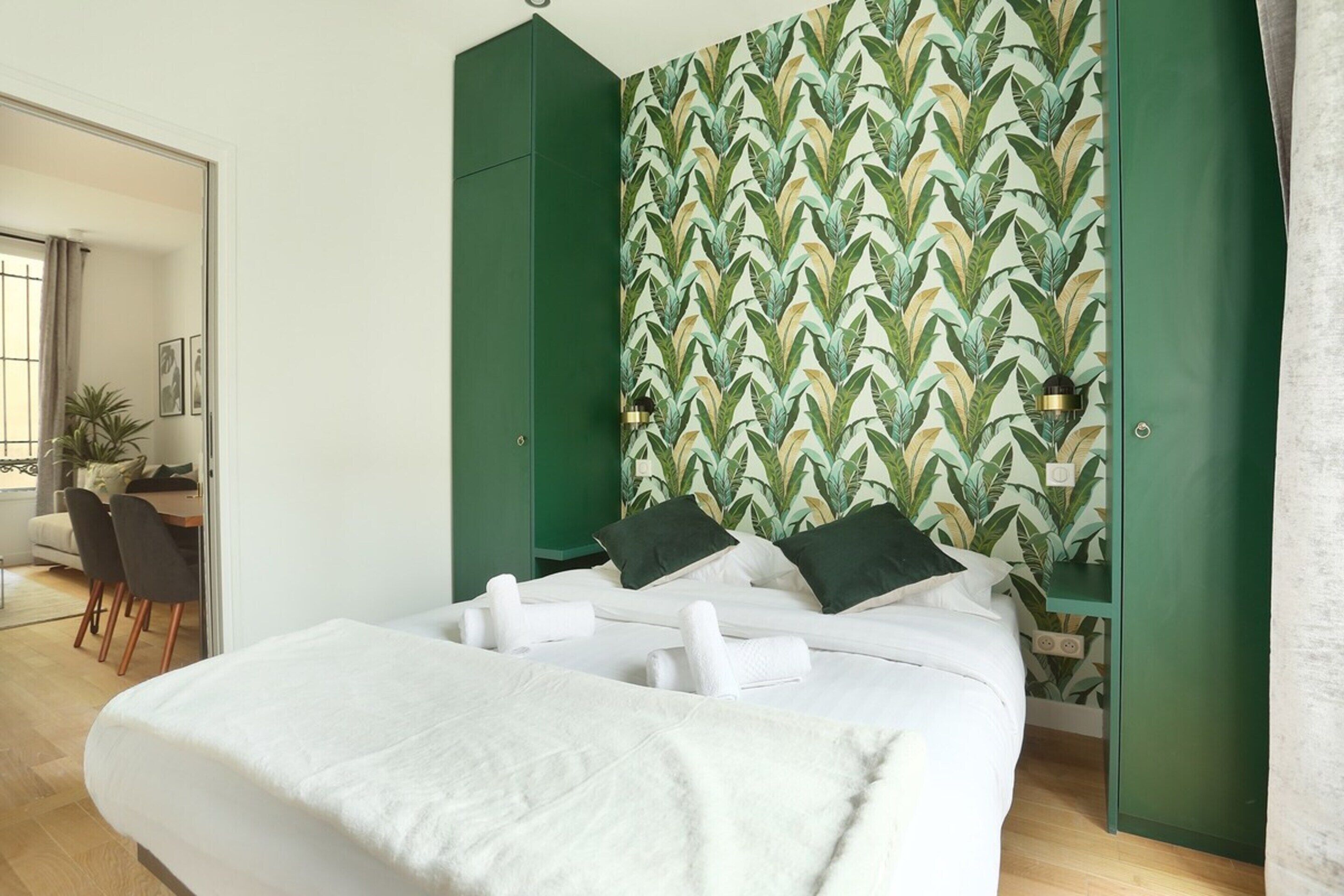 2 habitaciones y espacio para trabajar con laptop 