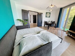 2 slaapkamers, een bureau, een strijkplank/strijkijzer, wifi