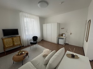 TV - Superior Apartment: City location Museums Castles Phantasialand shuttle on the doorstep (Brühl)