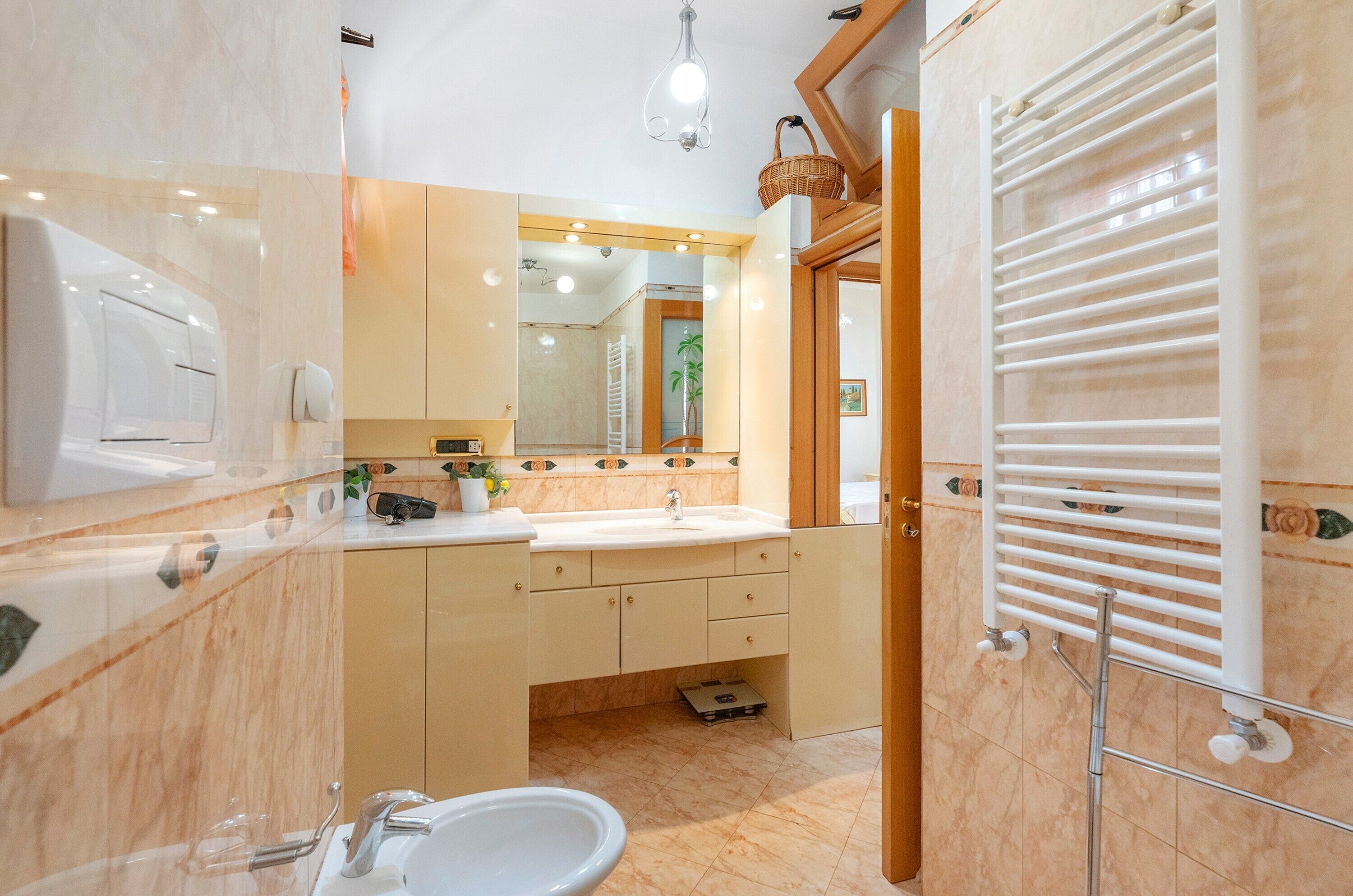 Een douche, een haardroger, handdoeken