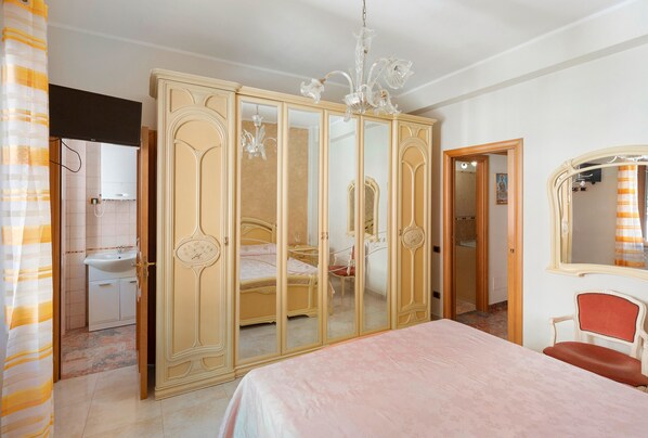 1 bedroom, WiFi, bed sheets