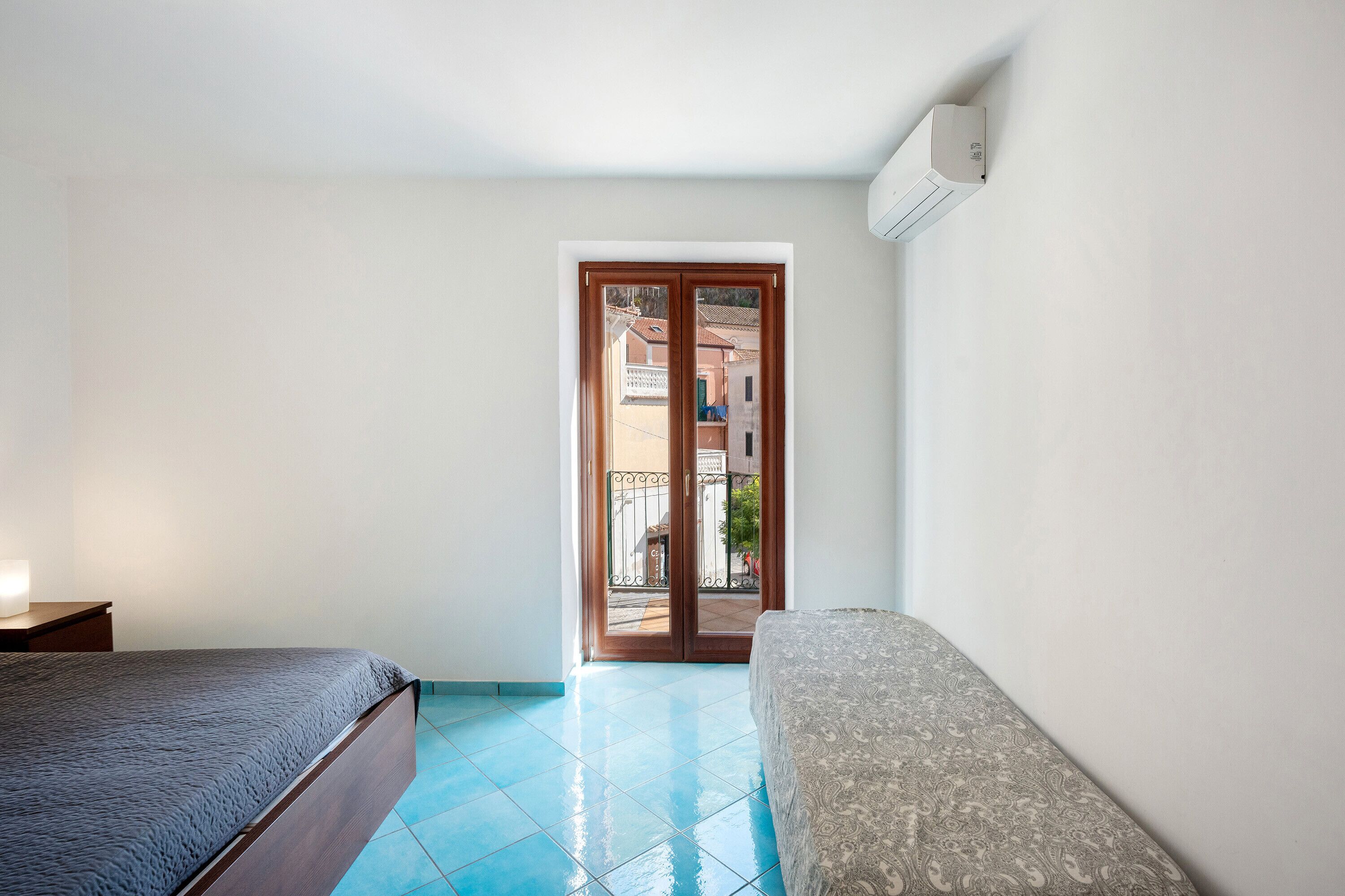 1 camera, Wi-Fi, lenzuola