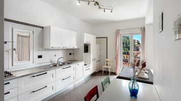 Fridge, stovetop, electric kettle, cookware/dishes/utensils