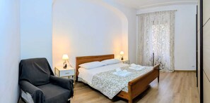 2 slaapkamers, een strijkplank/strijkijzer, gratis wifi, beddengoed