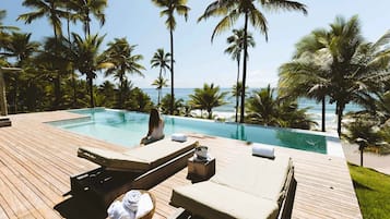 2 outdoor pools