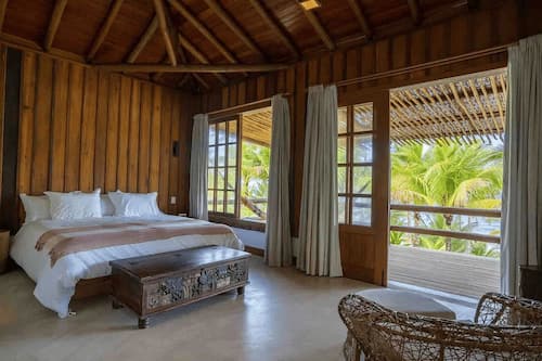 Casa superluxo, vista para o mar | Cofres nos quartos, Wi-Fi de cortesia