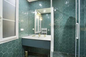 Departamento | Baño | Secadora de cabello, toallas, jabón, shampoo 