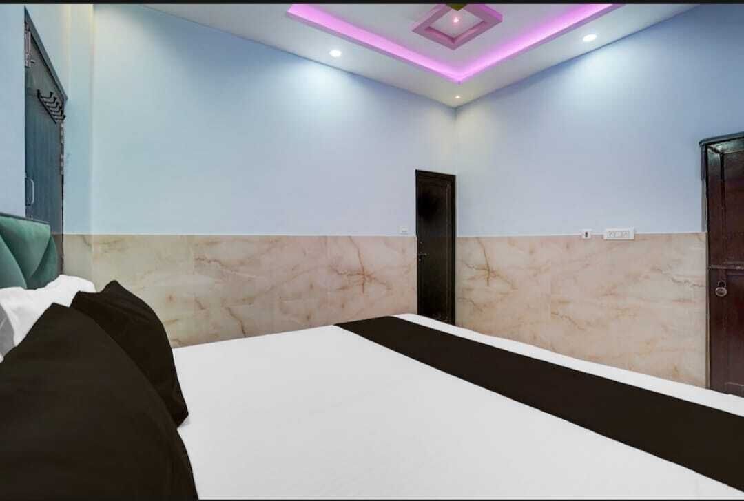 Deluxe Room | Rollaway beds, free WiFi, bed sheets