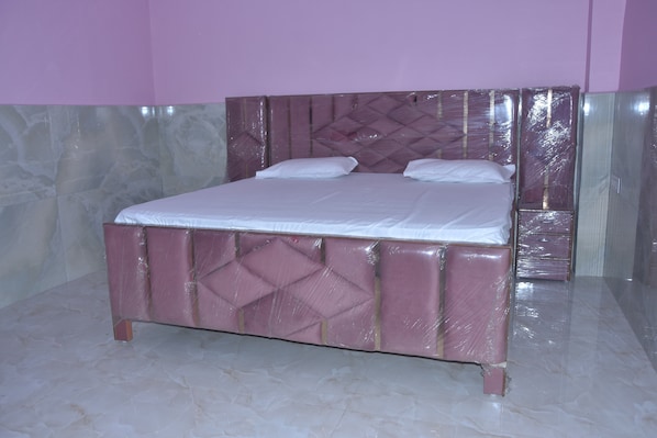 Deluxe-Zimmer | Zustellbetten, kostenloses WLAN, Bettwäsche