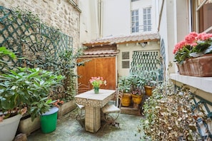 Apartment | Speisen im Freien