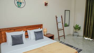 Double Room | Desk, laptop workspace, free WiFi, bed sheets