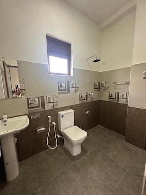 Deluxe Double Room | Desk, laptop workspace, free WiFi