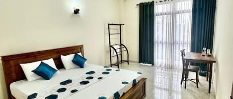Double Room | Desk, laptop workspace, free WiFi