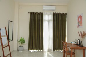 Camera doppia | Una scrivania, postazione laptop, Wi-Fi gratuito, lenzuola