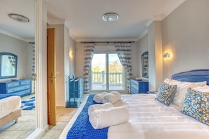 4 bedrooms, iron/ironing board, WiFi, bed sheets