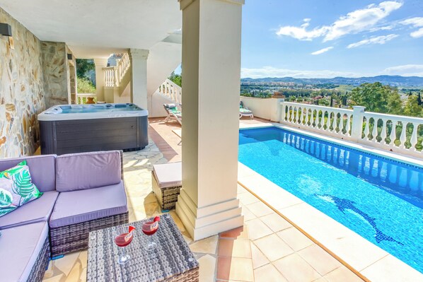 Pool - Luxury 4 bedroom, 4 bath Villa with views on Golf Course (Mijas)