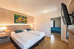 Studio | Bathroom | Free toiletries, hair dryer, towels, toilet paper