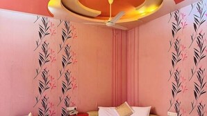 Quarto superior | Escrivaninha, Wi-Fi de cortesia, roupa de cama